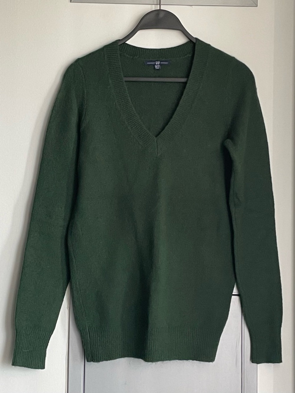 GAP V-Neck Wool Blend Sweater in Dark Green